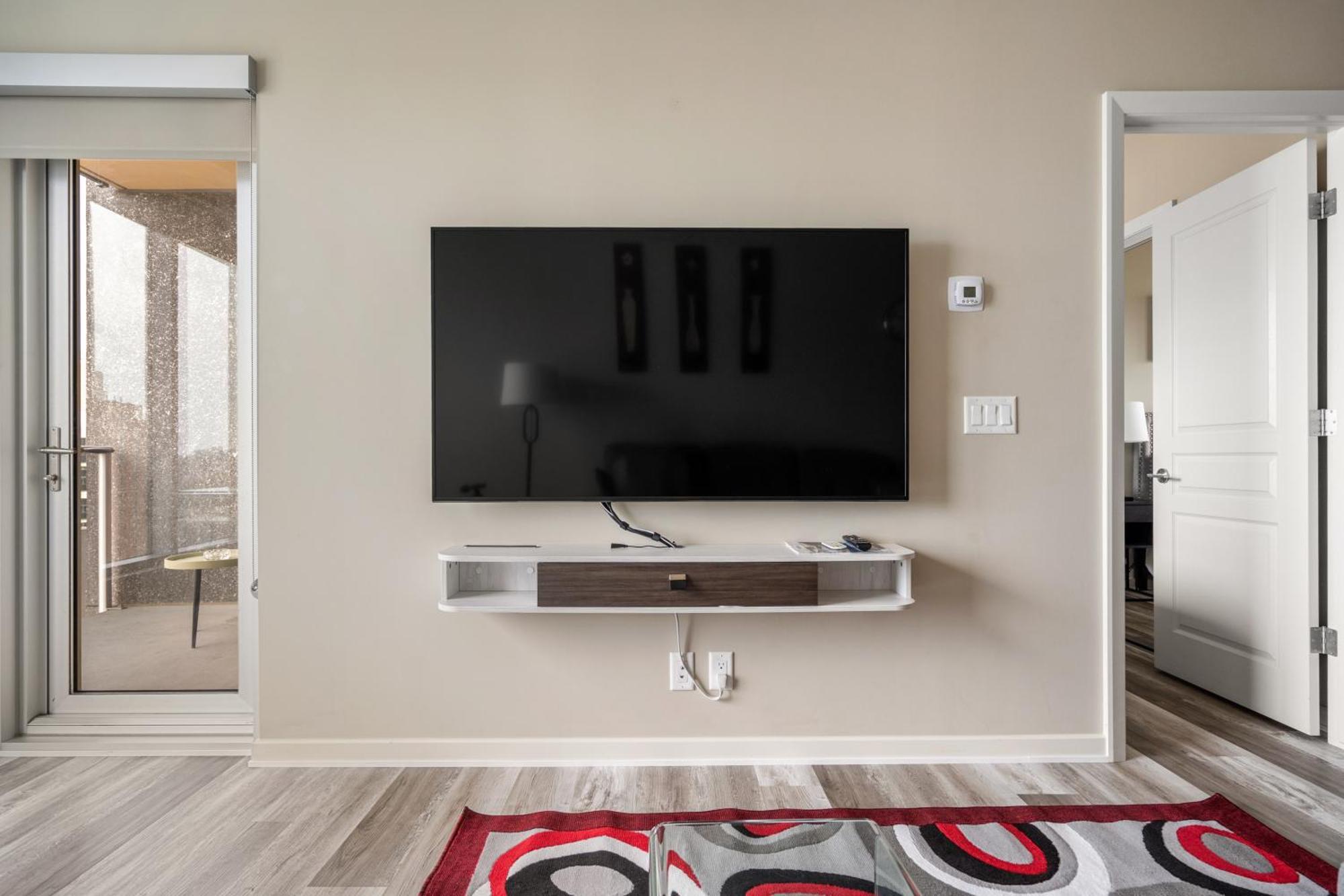 City Centre Retreat - 1br With Desk * Calgary