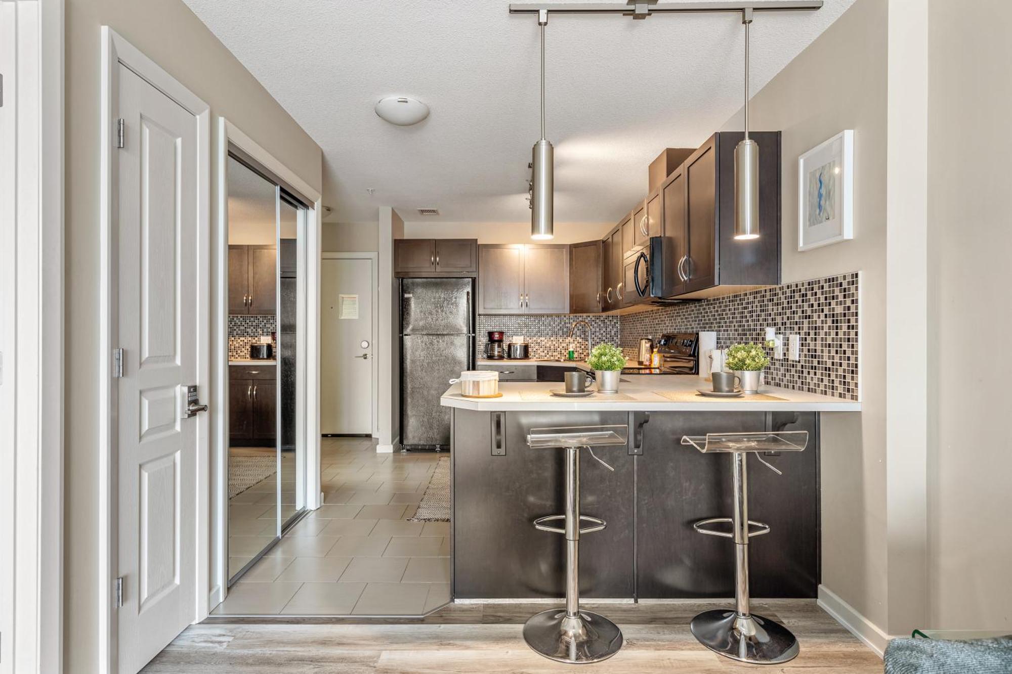 City Centre Retreat - 1br With Desk * Calgary