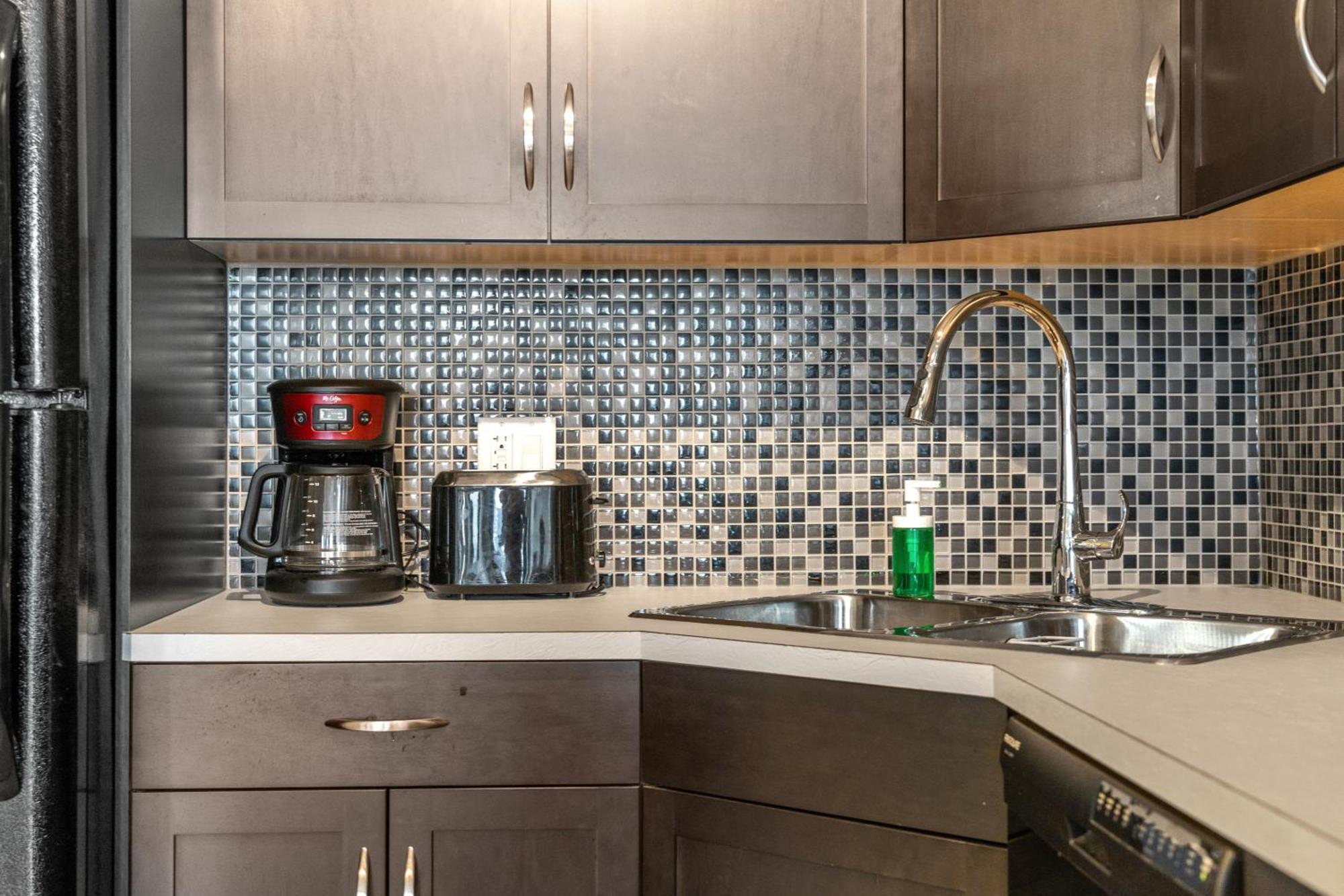 City Centre Retreat - 1br With Desk